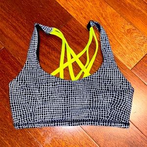Lululemon sports bra